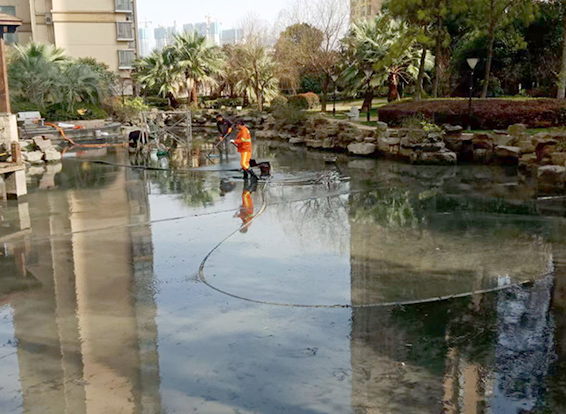 大荔景观池淤泥清理