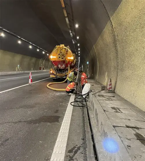 大荔隧道排水渠清淤